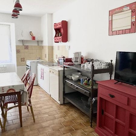Studio En Rez-De-Chaussee Tout Equipe Jullianges Exteriör bild
